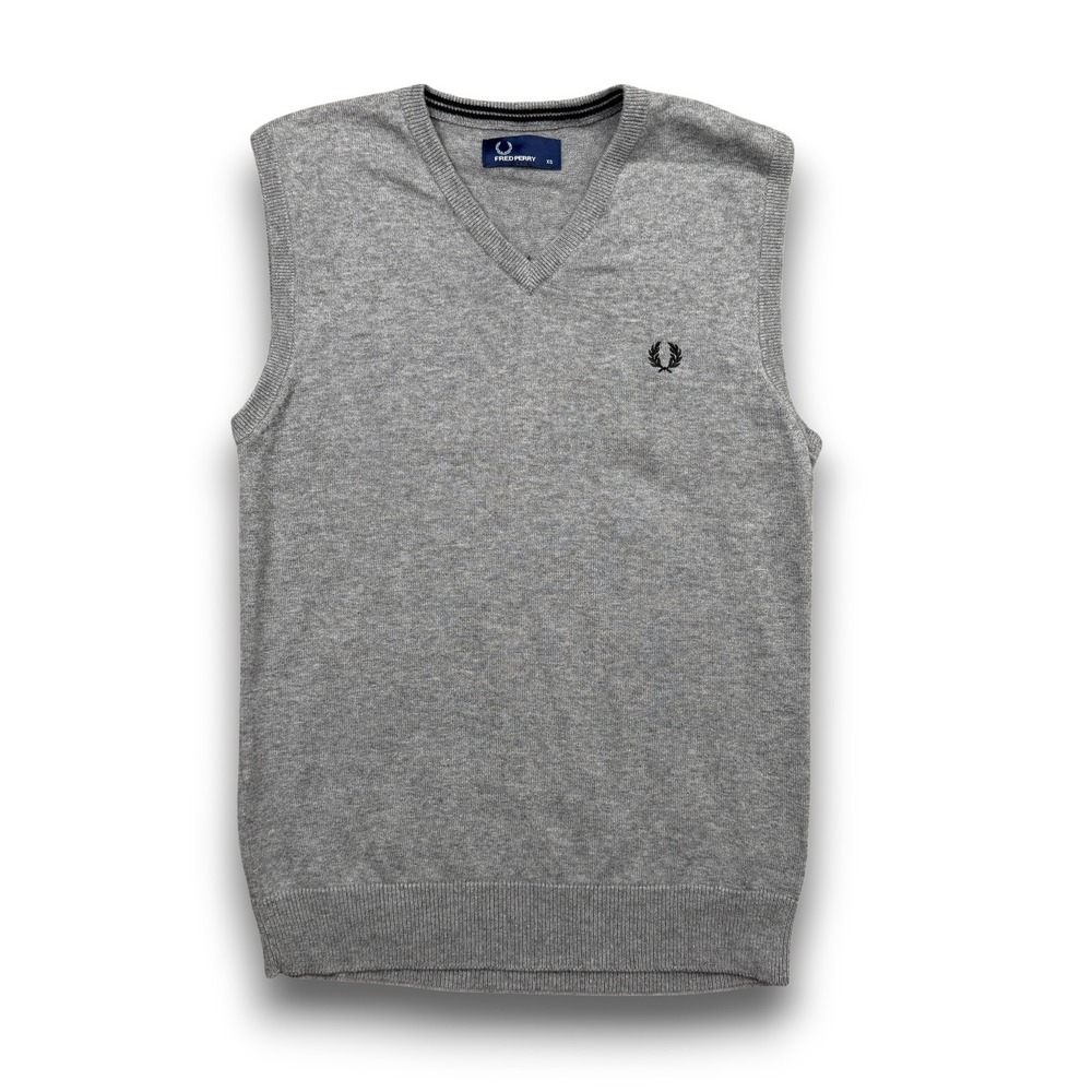 Fred Perry Sweater Vest Mens XS Gray V-Neck Embroidered Lightweight Knit K1230